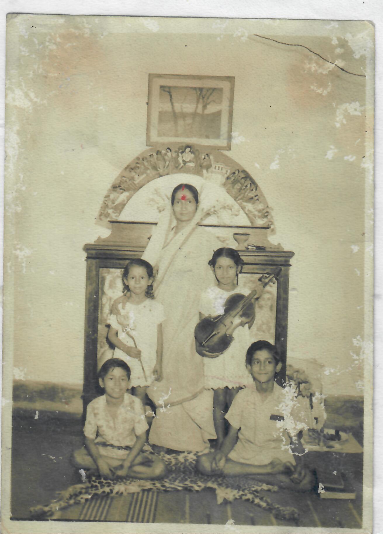 Jayathi with children